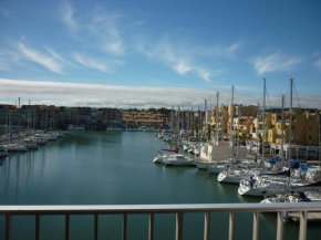 Studio cosy avec loggia et parking privé - Proche port et commerces - FR-1-784-19